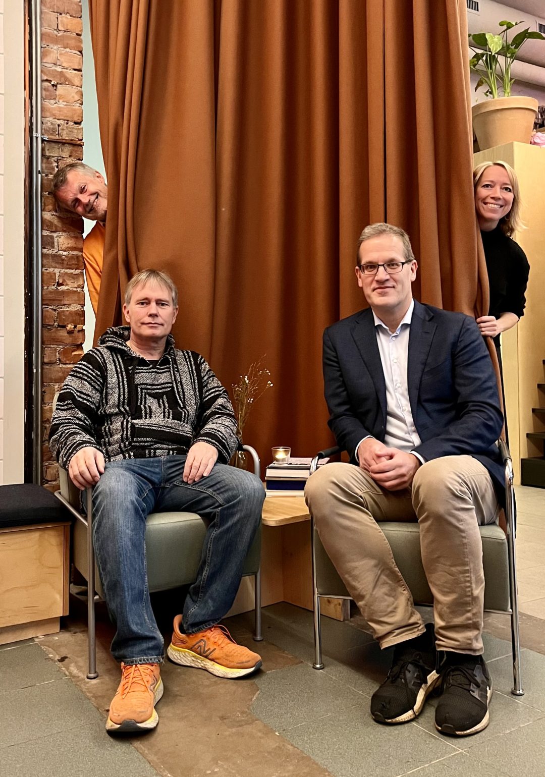 Erling Fossen, Arild Knutsen, Maren Bjerkeng og Svein Hov Skjelle poserer